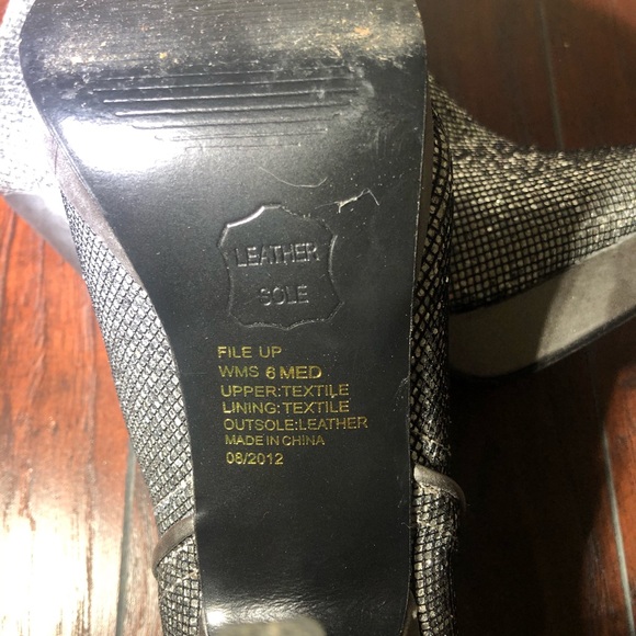 ‼️NEW‼️Sequenced Silver Platform Booties- NEW - Picture 4 of 5